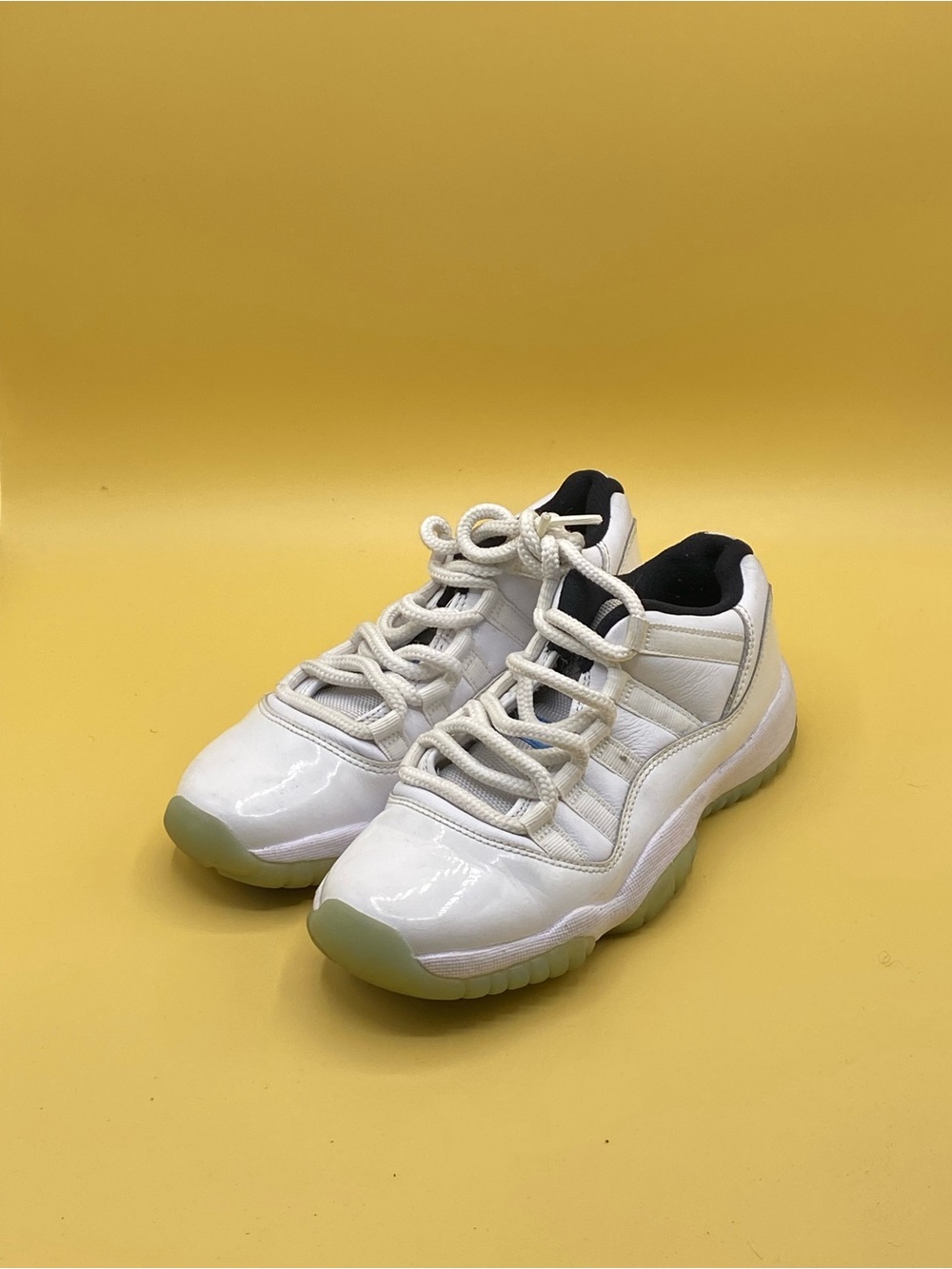 Jordan 11 Retro Legend Blue Low - Picture 2 of 4